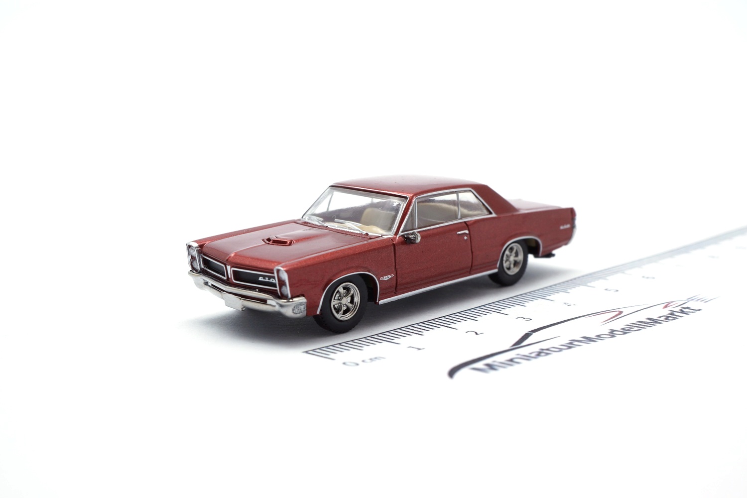 Brekina BRE18101 Pontiac GTO Coupe - rot (Metallic) 1:87