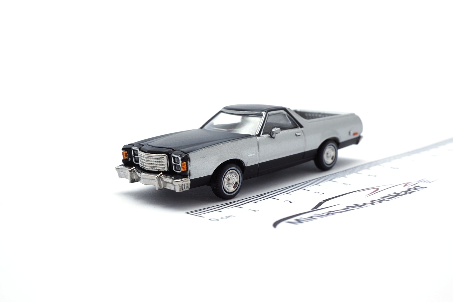 Brekina BRE18231 Ford Ranchero 500 - silber 1:87