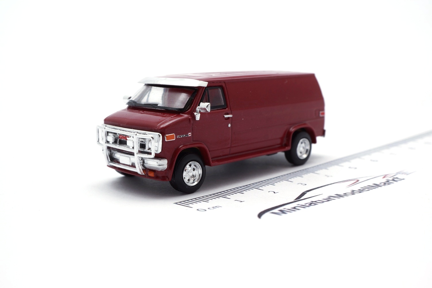Brekina BRE18259 GMC Vandura - dunkelrot (Metallic) 1:87