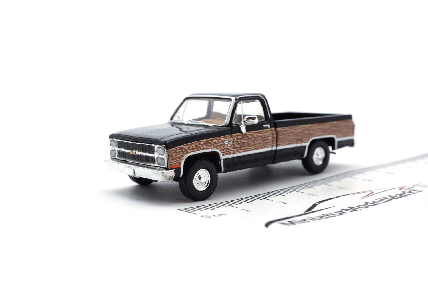 Brekina BRE19658 Chevrolet C 10 - schwarz - Woody 1:87
