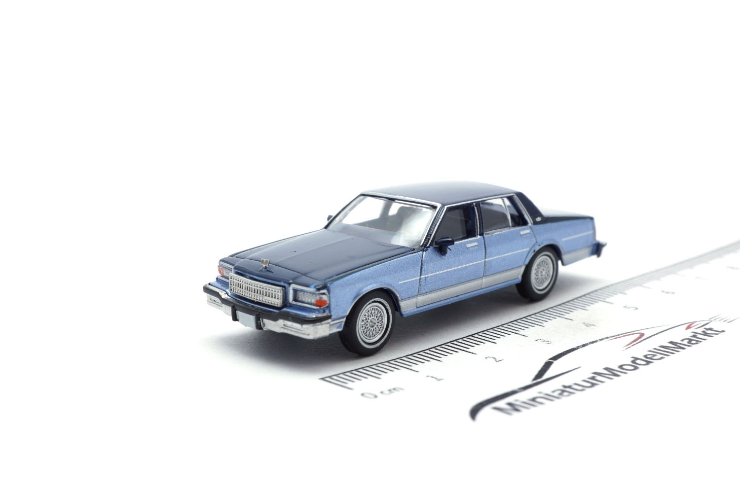 Brekina BRE19707 Chevrolet Caprice - hellblau (Metallic) , dunkelblau (Metallic) 1:87