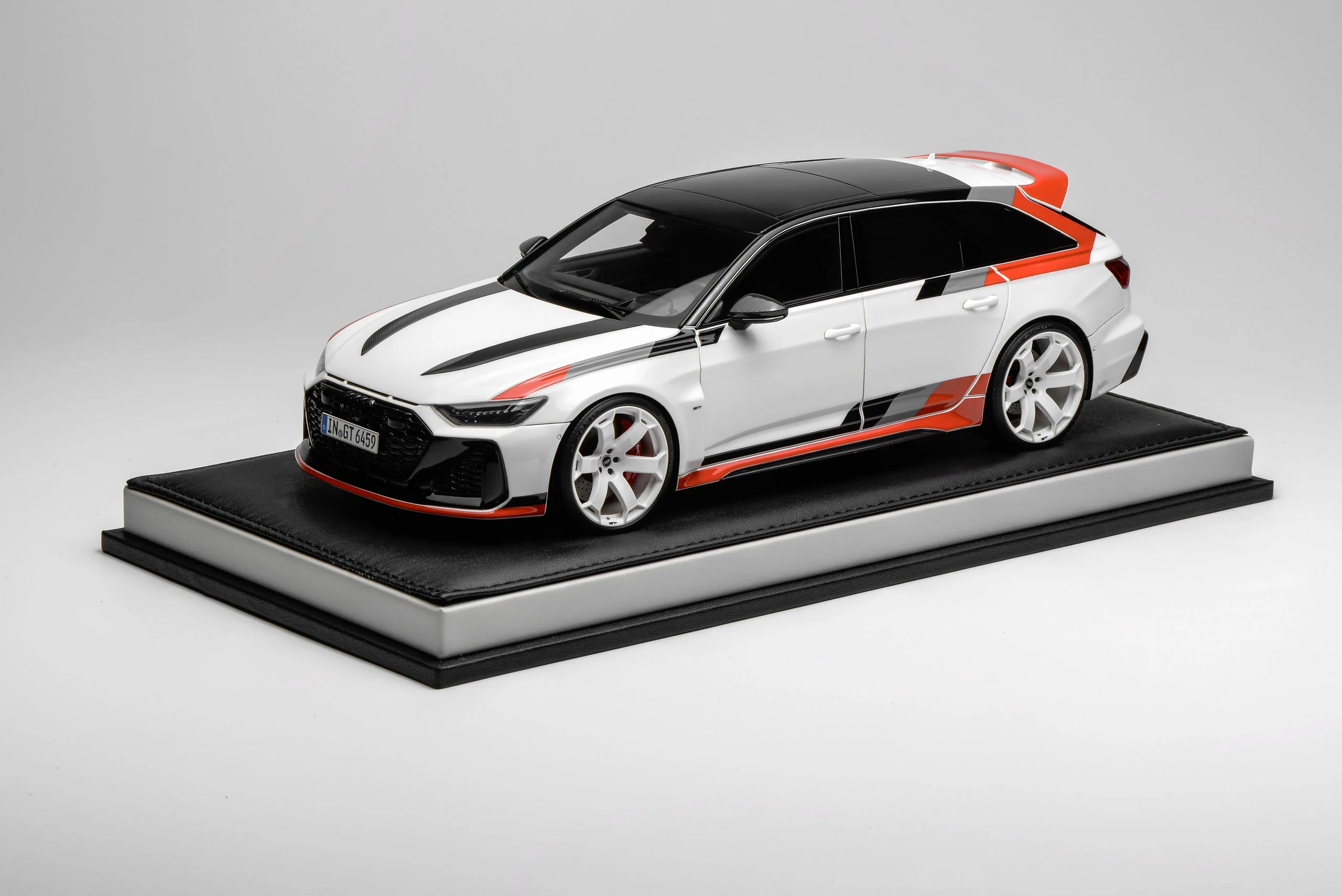 Motorhelix MH032AW Audi RS 6 Avant GT 1:18