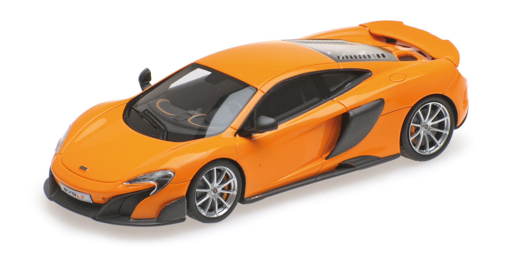 Minichamps 537154421 McLaren 675LT - orange - 2015 1:43