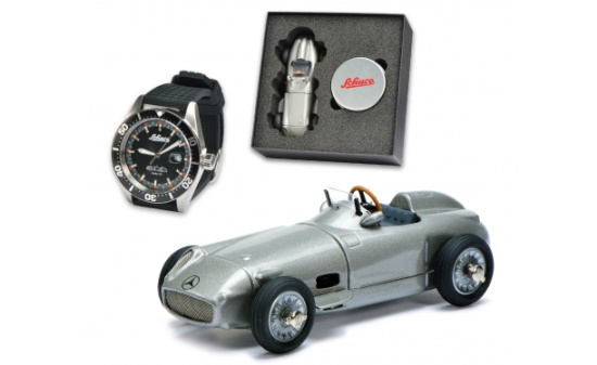 Schuco 450604400 Geschenkset Mercedes-Benz W196 Monoposto mit hochwertiger Quarzuhr 
