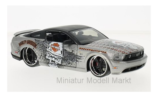 Maisto 532170SILVER-BLACK Ford Mustang GT, silber/matt-schwarz,  Harley-Davidson , 2011 1:24