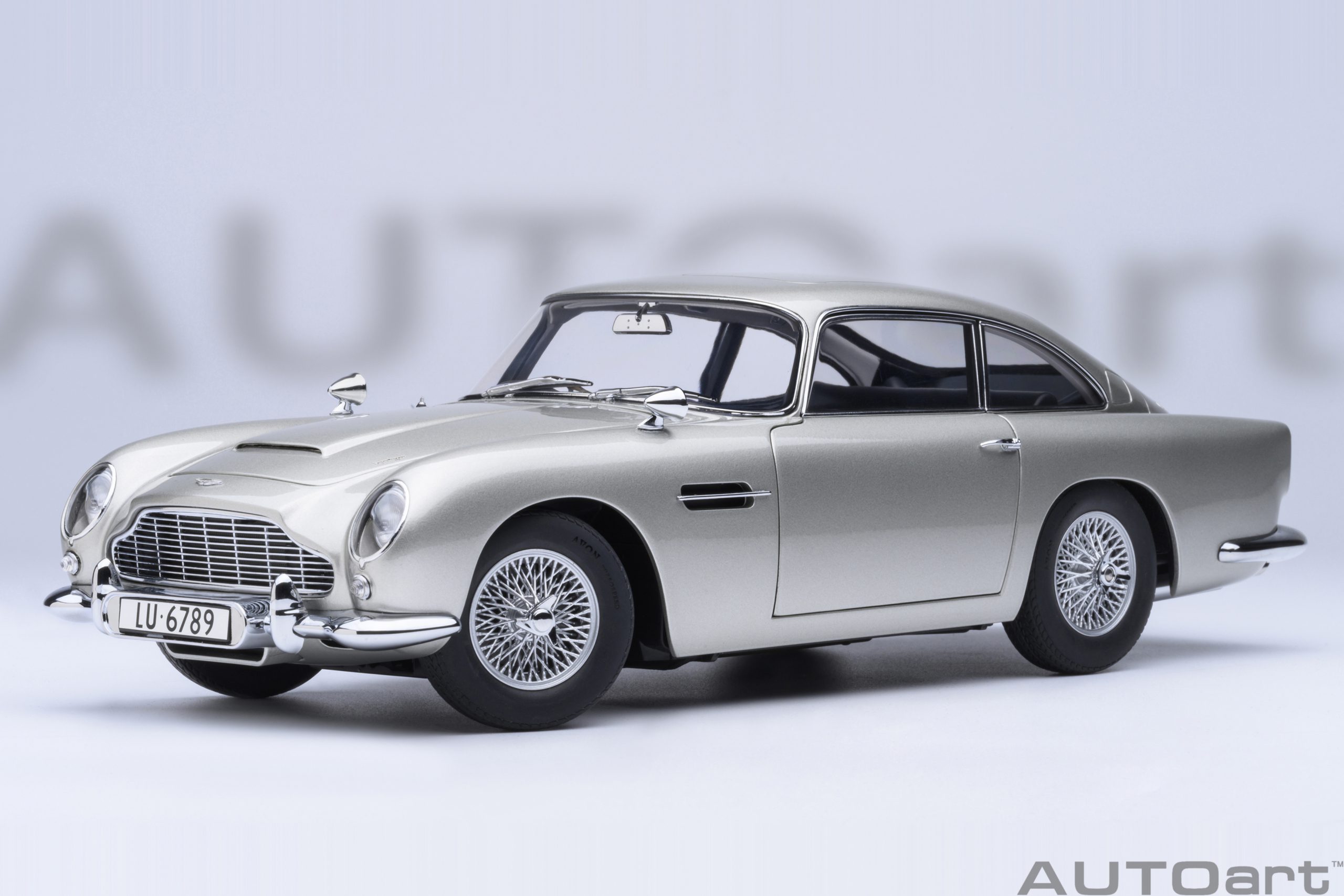 AutoArt 70296 Aston Martin DB5 - Goldfinger - James Bond 1:18