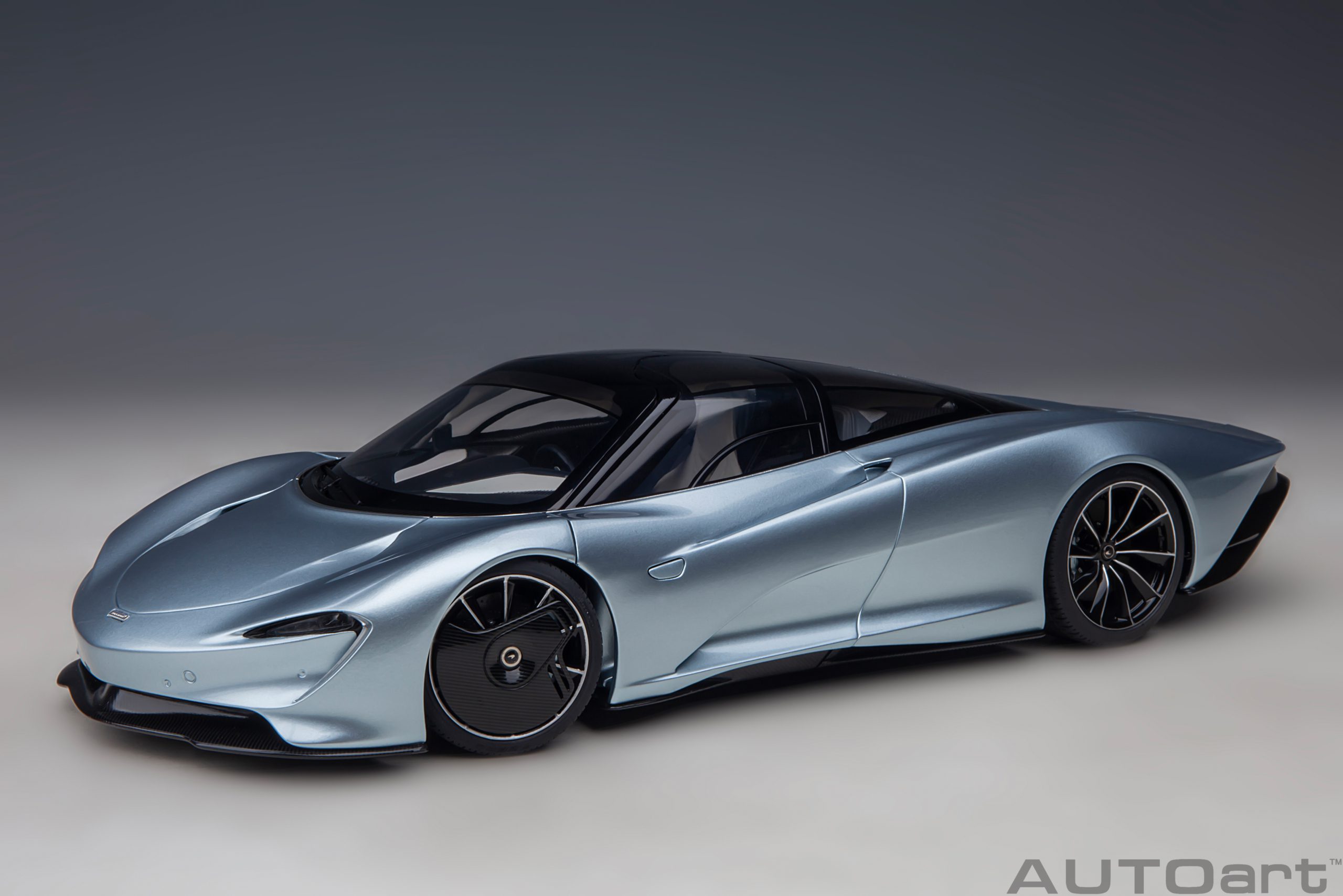 AutoArt 76086 McLaren Speedtail - Frozen Blue 1:18