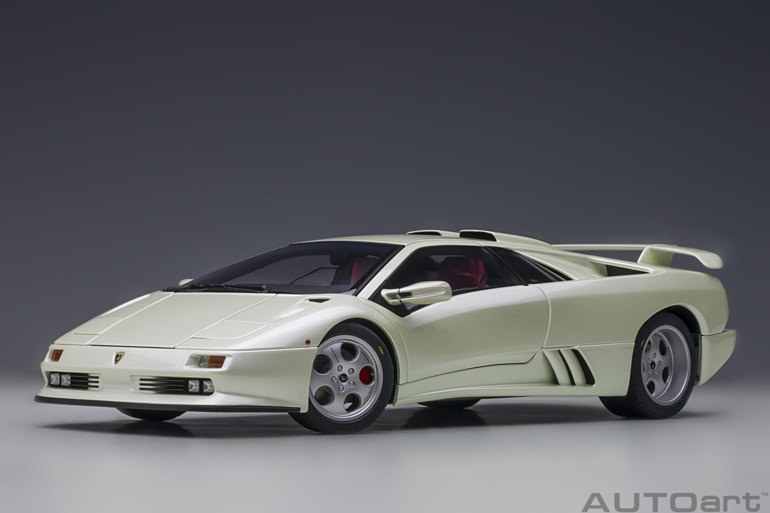 Autoart 79141 Lamborghini Diablo SE JOTA - Balloon White 1:18