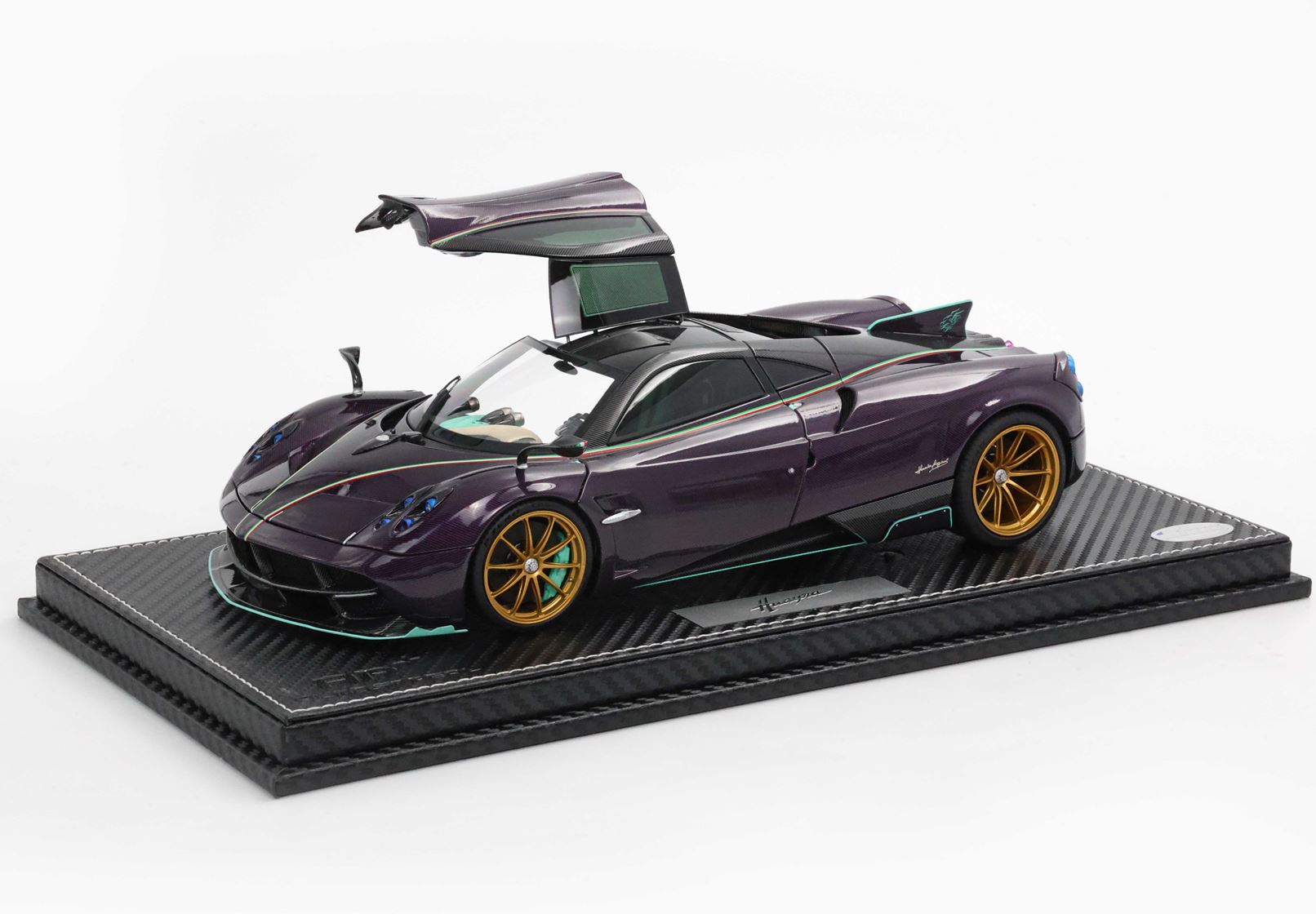 BBR 850331021DIE Pagani Huayra Dinastia Yazi - Purple Carbon Fiber 1:18