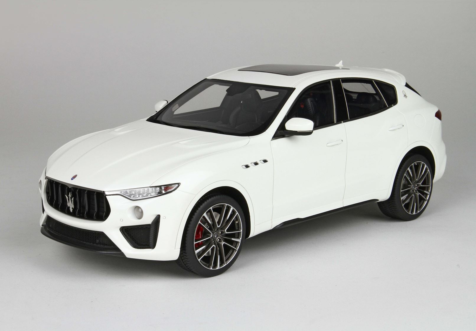 BBR BBRC1844W Maserati Levante V8 Trofeo - White Bianco Alpi 1:18