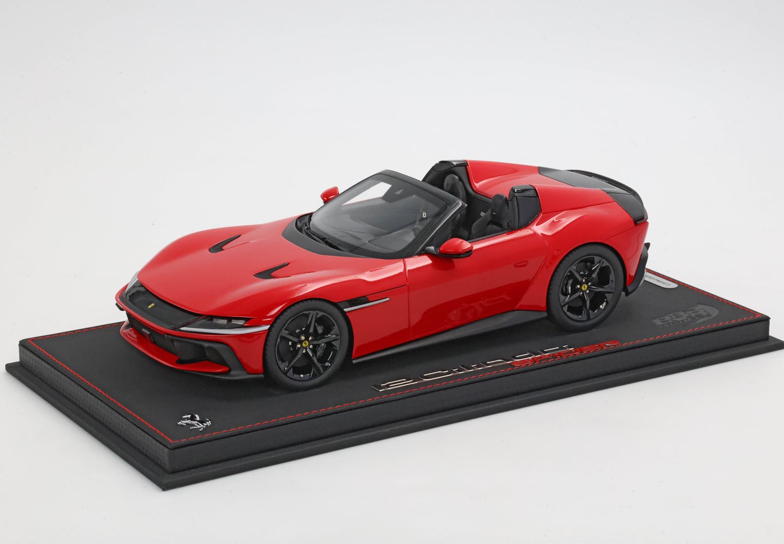 BBR P18251A Ferrari 12Cilindri Spider - Red Corsa (inkl. Vitrine) 1:18