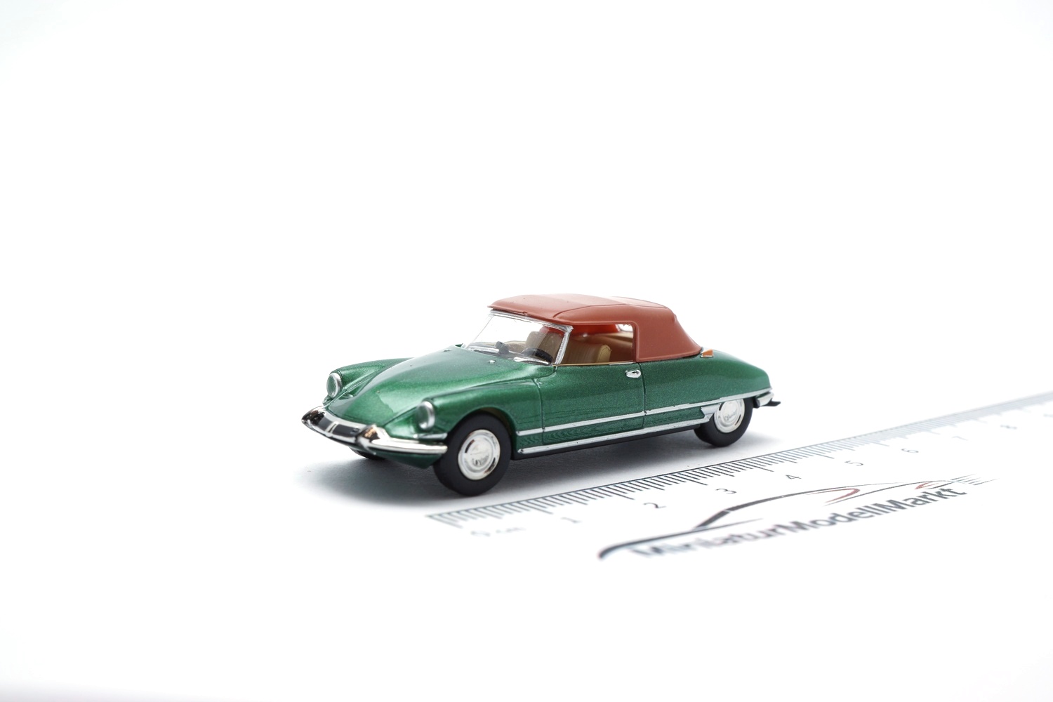 Brekina BRE14238 Citroen DS 19 Cabriolet - grün (Metallic) 1:87