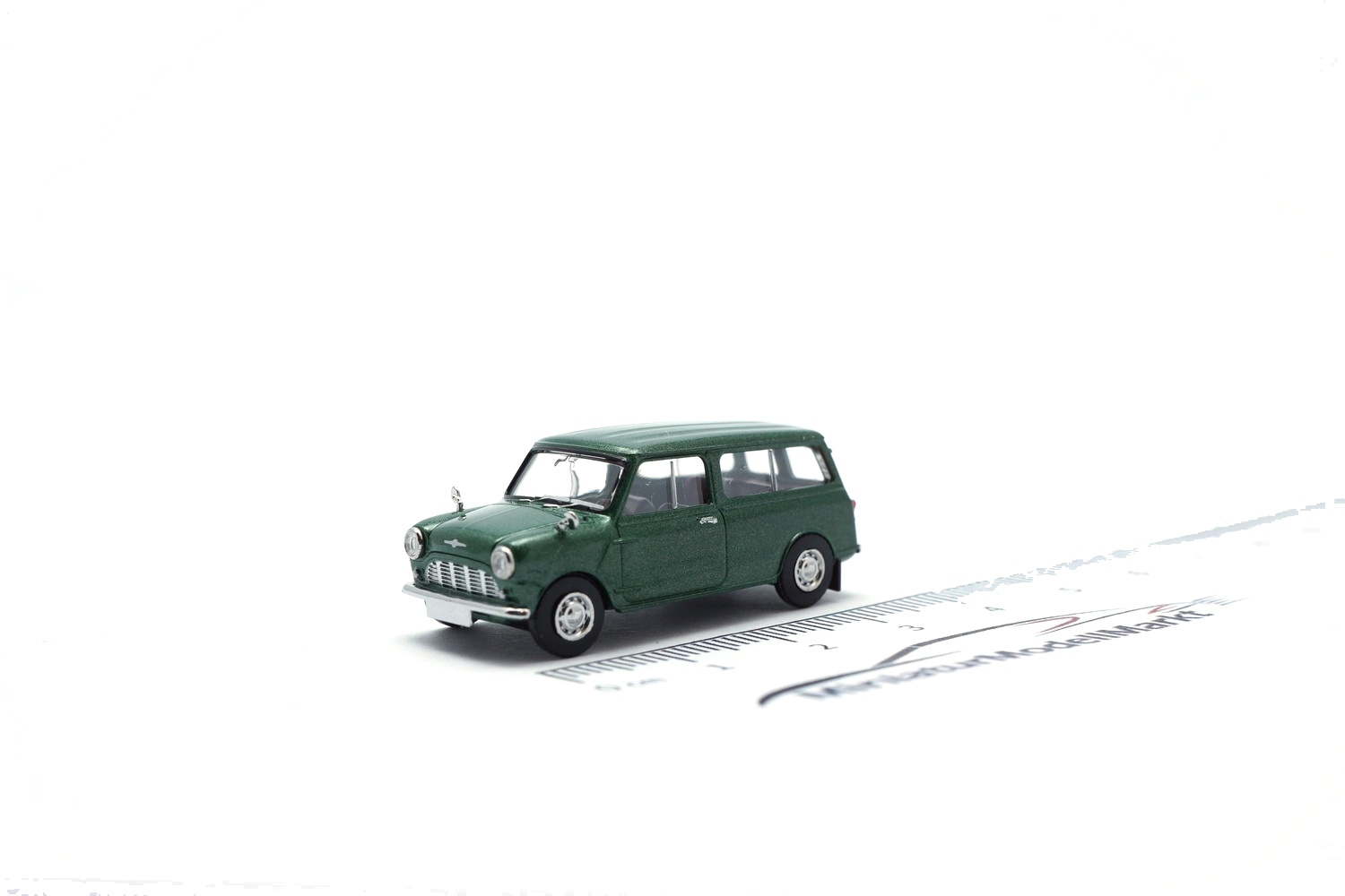 Brekina BRE15362 Austin Mini Countryman - helltürkis - Woody 1:87