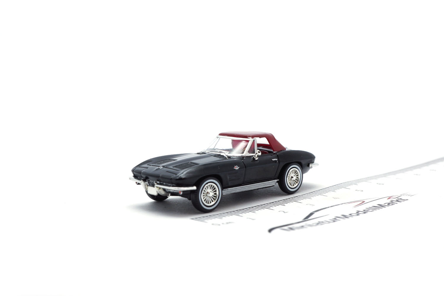 Brekina 18025 Chevrolet Corvette C2 Cabrio - schwarz 1:87