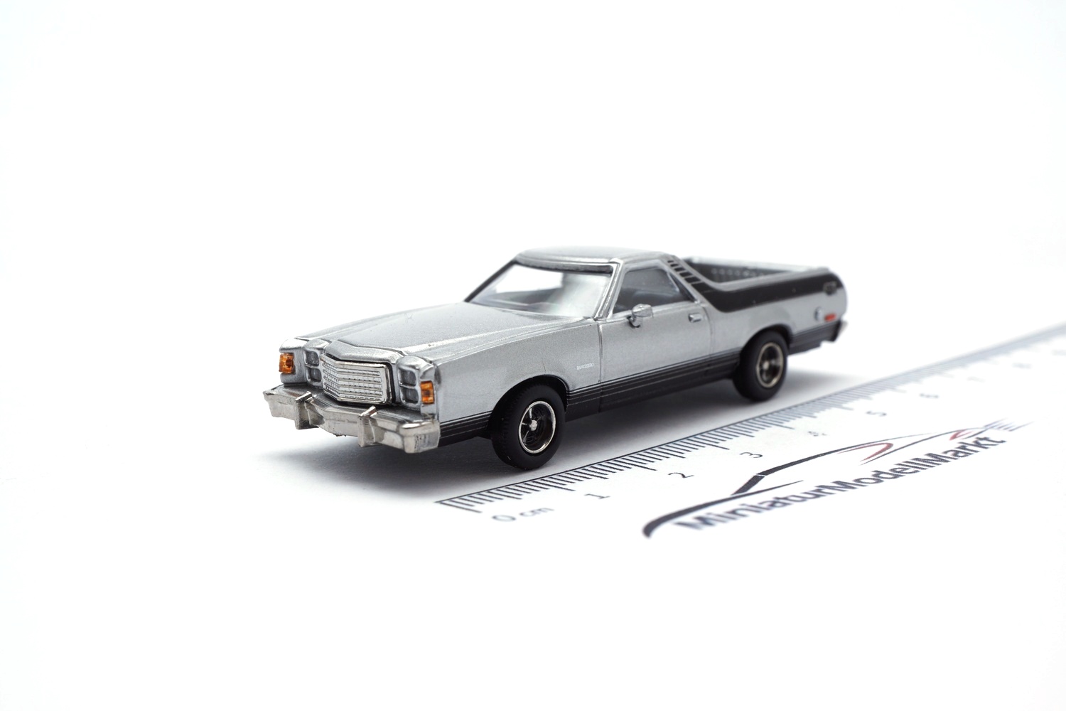 Brekina BRE18228 Ford Ranchero GT - silber 1:87