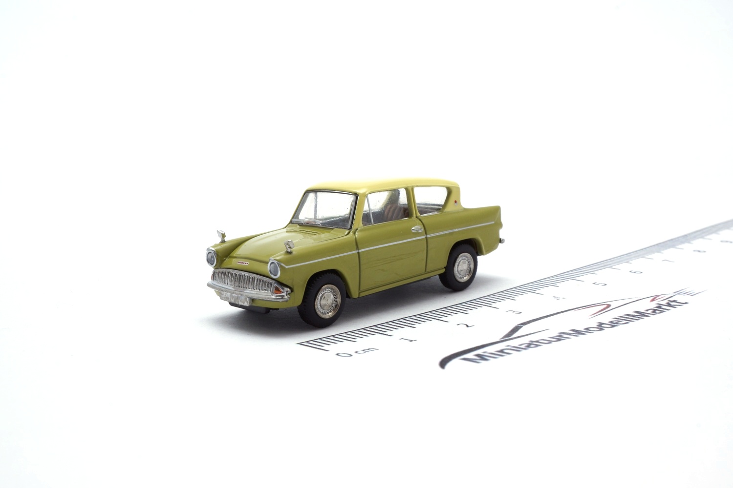 Brekina BRE19336 Ford Anglia - hellgrün , beige 1:87