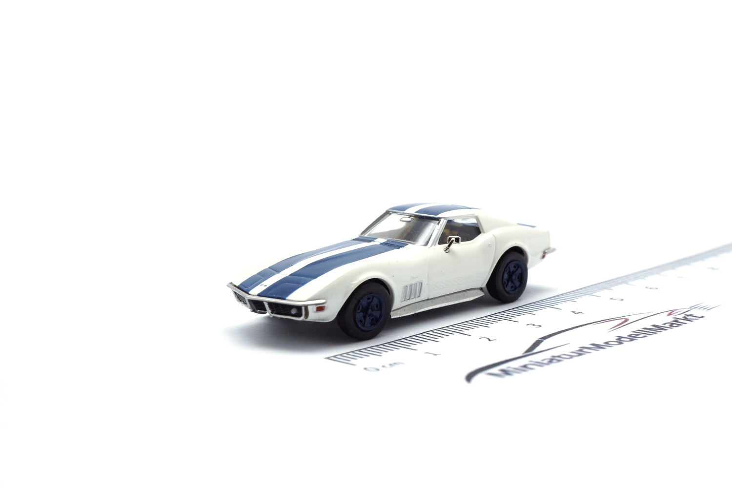 Brekina BRE19991 Chevrolet Corvette C3 - weiss , blau 1:87