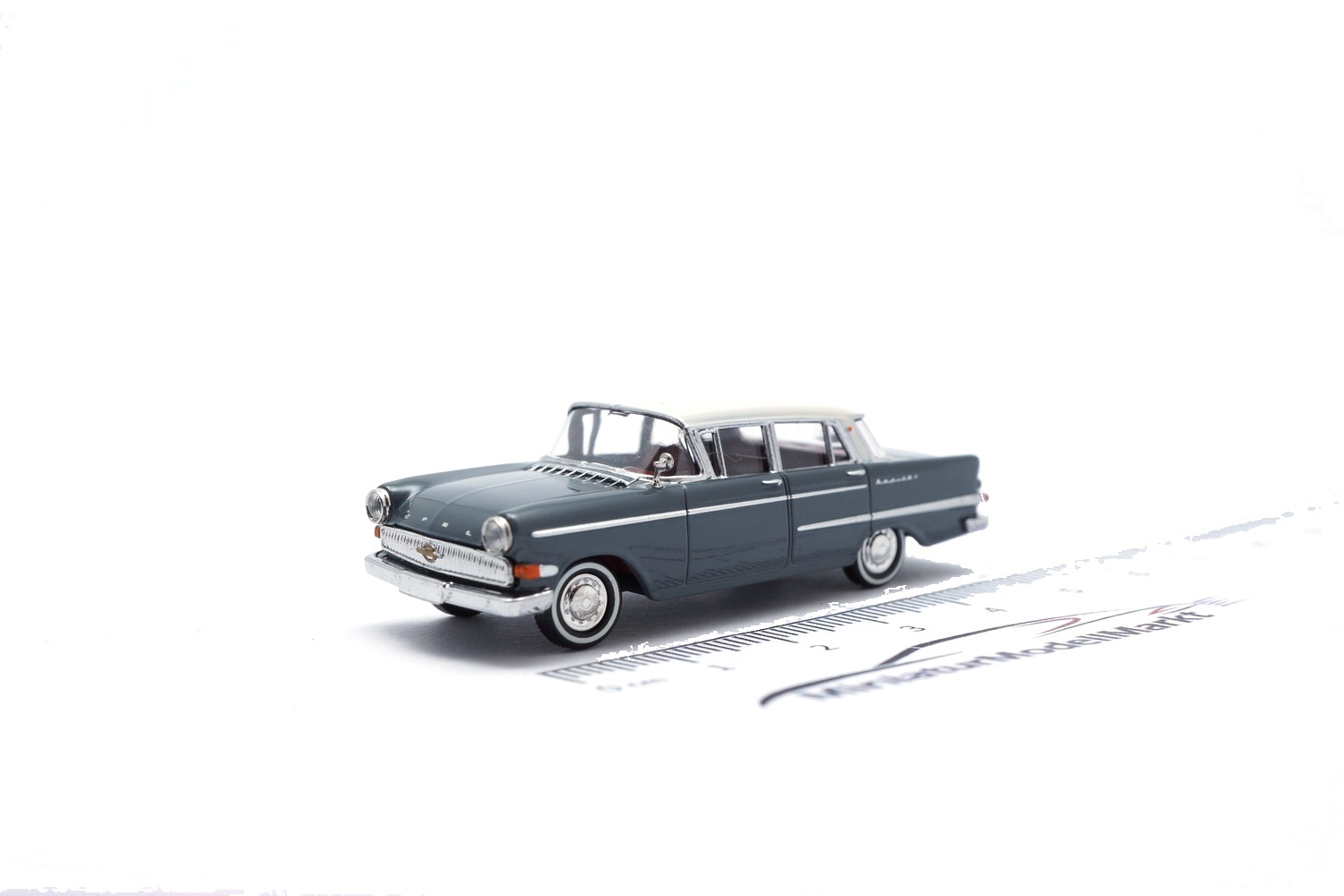 Brekina BRE20815 Opel Kapitän - dunkelgrau 1:87