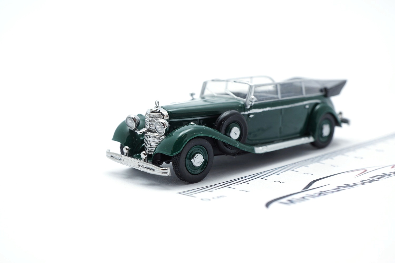 Brekina BRE21056 Mercedes 770 K - dunkelgrün 1:87
