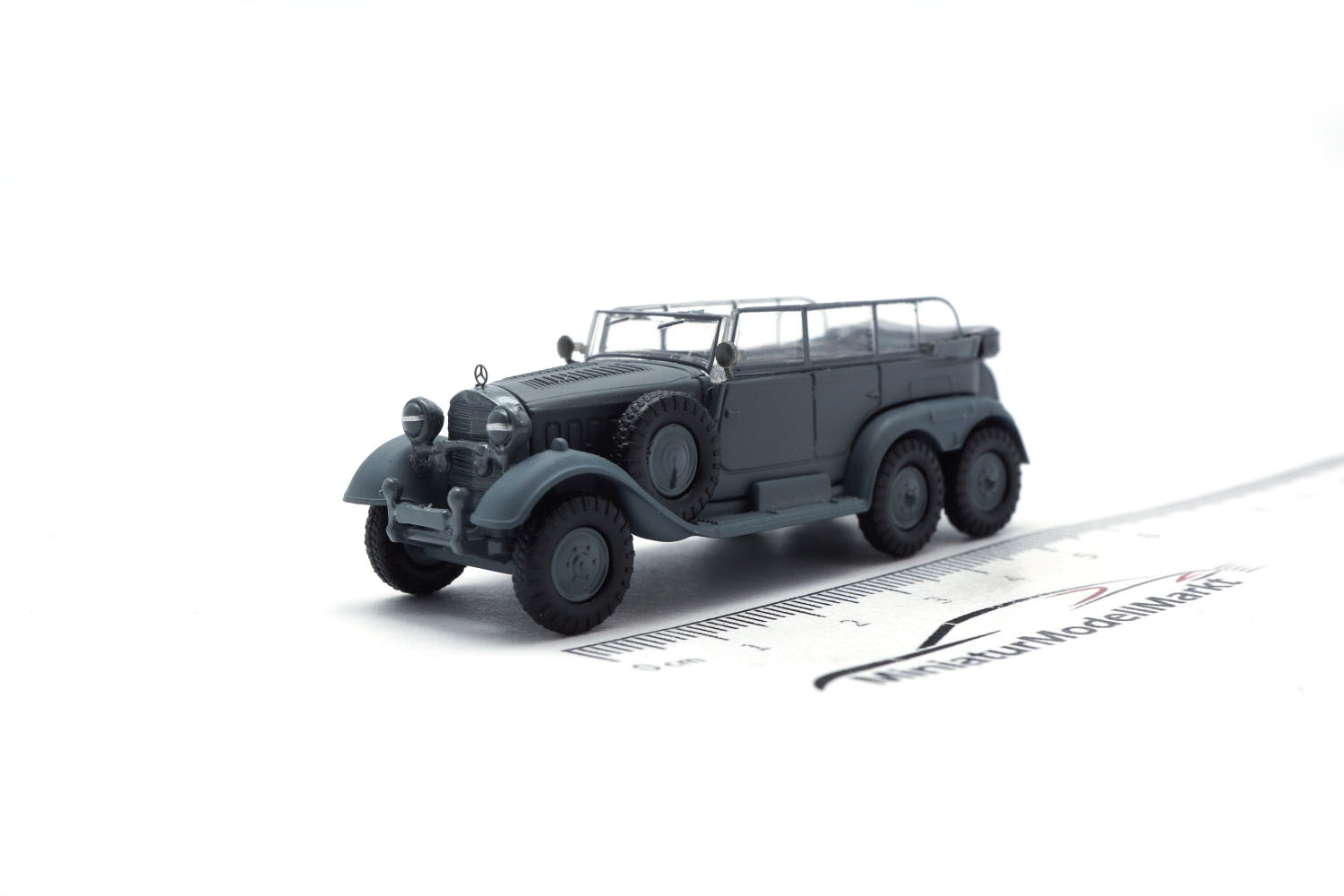 Brekina 21079 Mercedes G4 - matt-grau 1:87