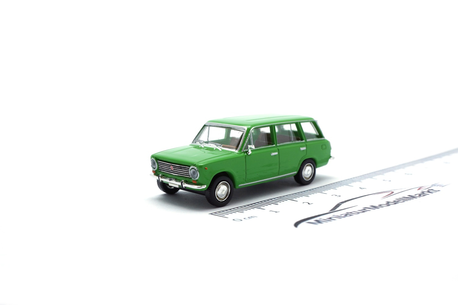 Brekina 22426 Fiat 124 Familiare - grün 1:87