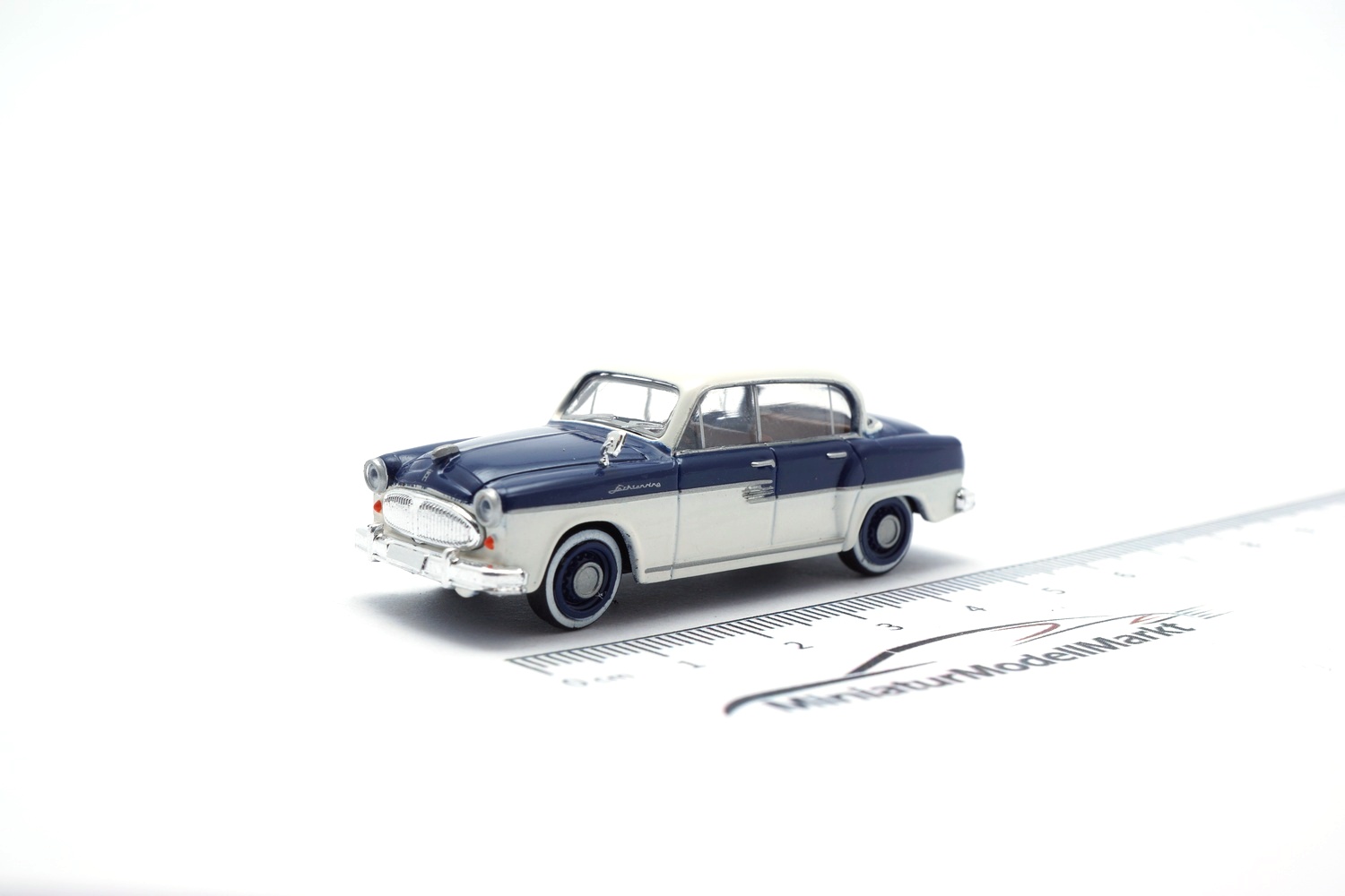 Brekina 27472 Sachsenring P 240 - dunkelblau/weiss - 1956 1:87