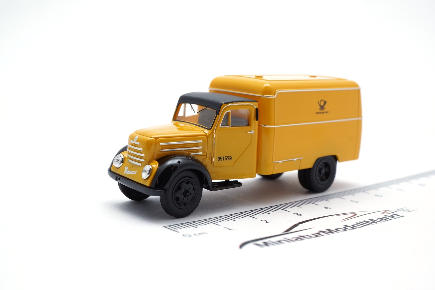 Brekina 30726 Robur Garant Koffer - Deutsche Post - 1953 1:87