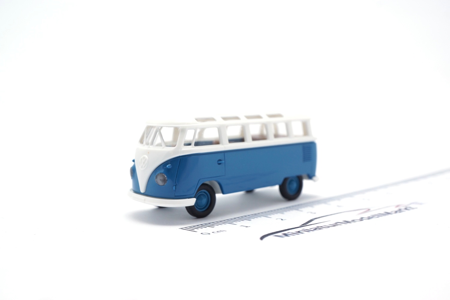 Brekina 31824 VW Samba T1b - blau/weiß 1:87