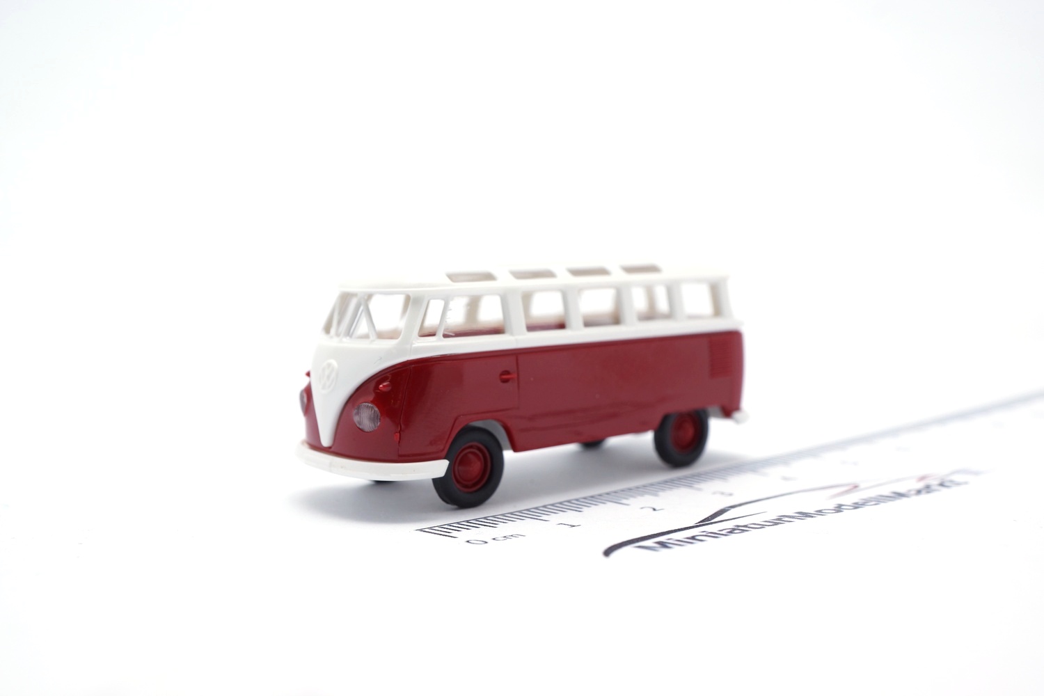 Brekina 31824 VW Samba T1b - rot/weiß 1:87