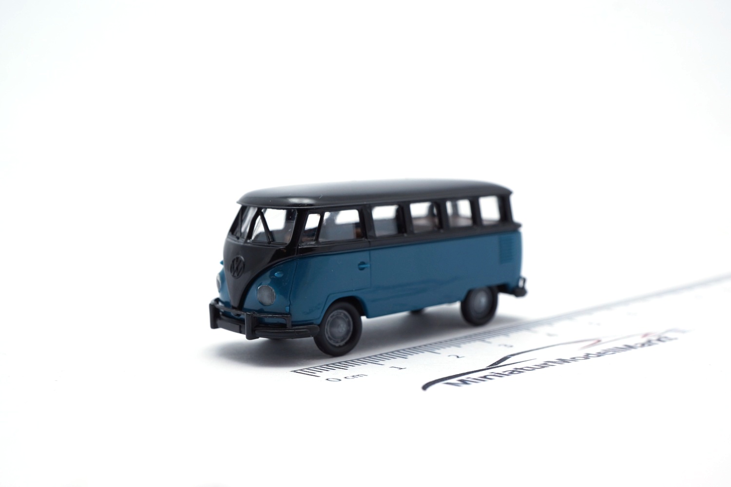 Brekina 31834 VW Mindersamba T1b - Blau/Schwarz 1:87