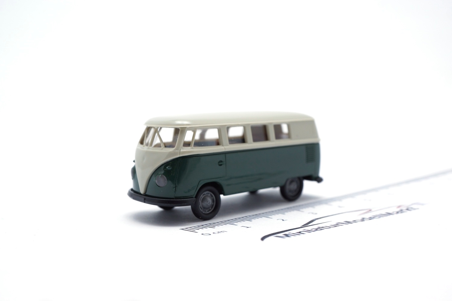 Brekina 31834 VW Mindersamba T1b - Gruen/Grau 1:87