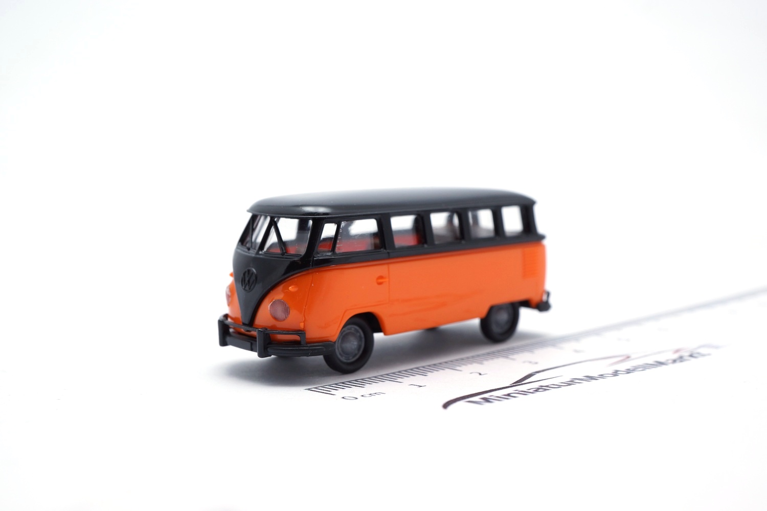 Brekina 31834 VW Mindersamba T1b - Orange 1:87