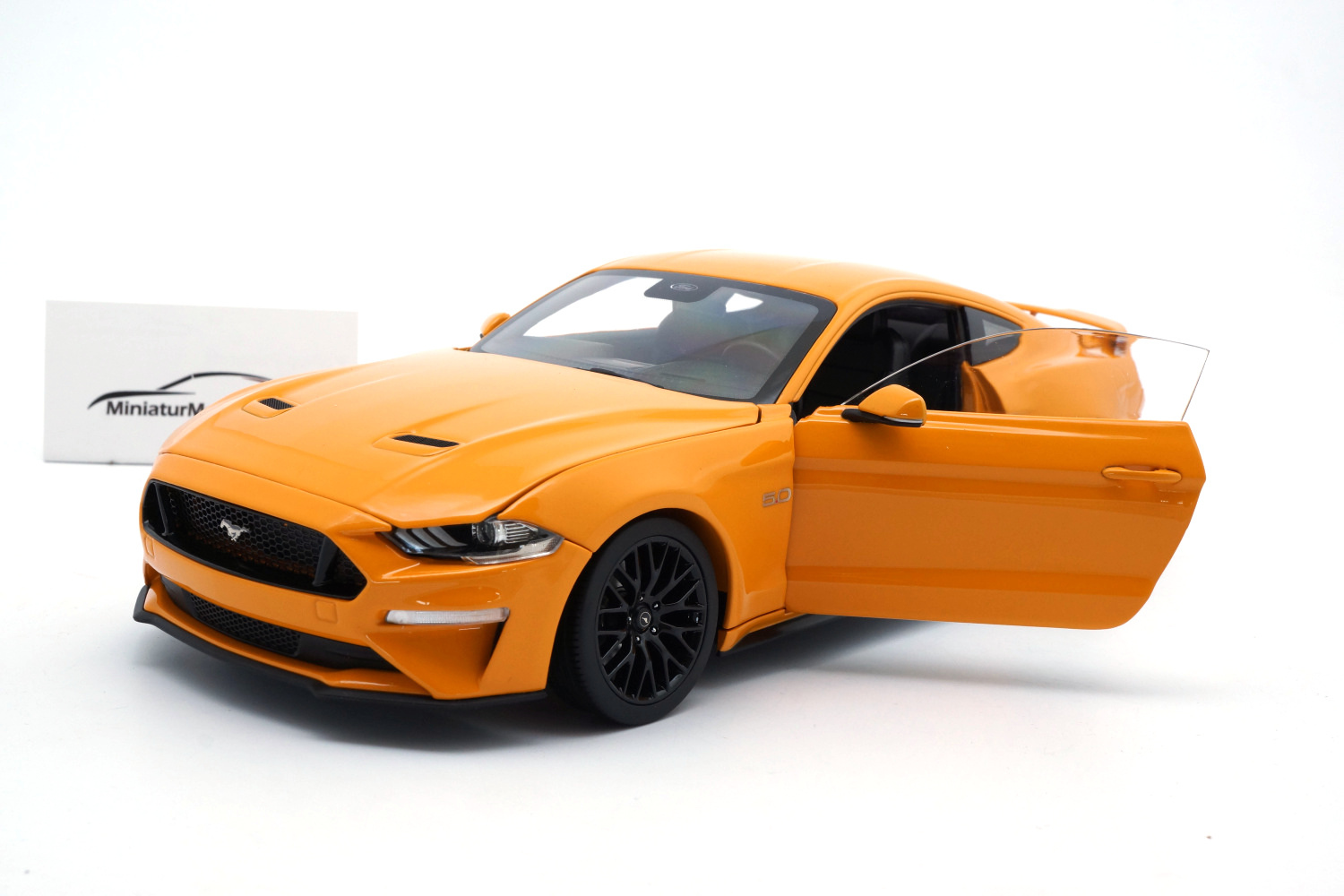 Diecast Masters 61001 Ford Mustang GT 5.0 Coupe - Orange - 2019 1:18