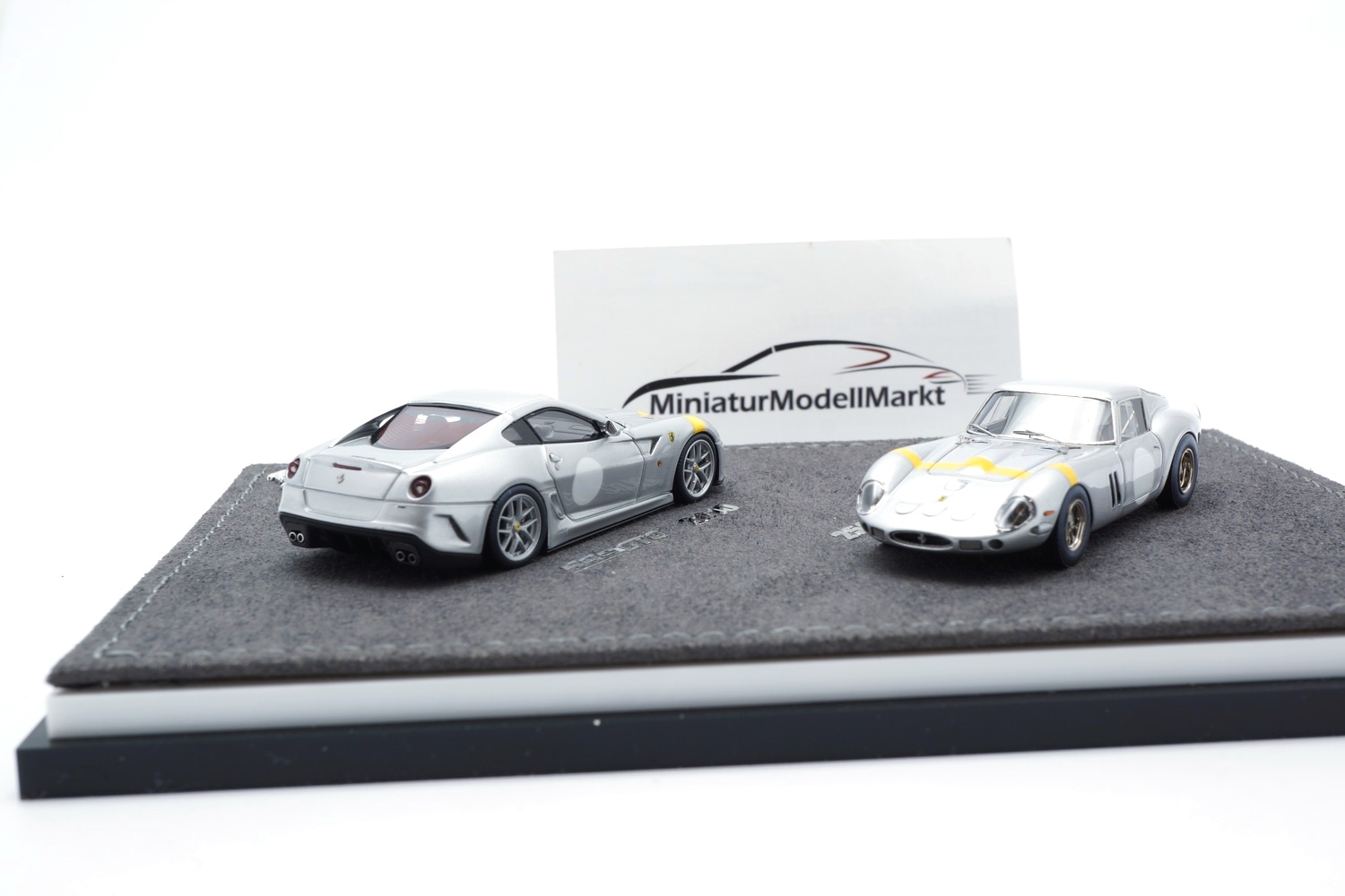 DMY L001 Set 250 GTO + 599 GTO - Silver / Yellow Stripe 1:64