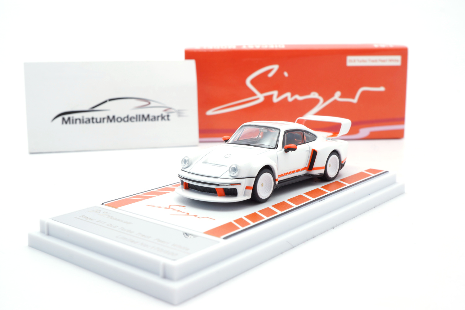 Findclassically dls-01 Singer Porsche 911 DLS Turbo Track - Pearl White 1:64