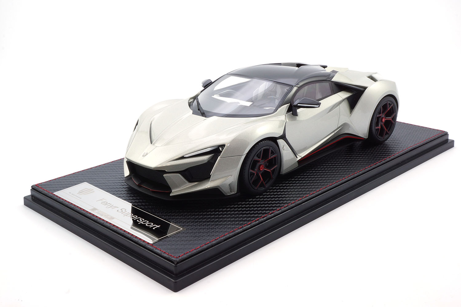 FrontiArt SA003-01 Fenyr Supersport (W Motors) - Silber 1:18
