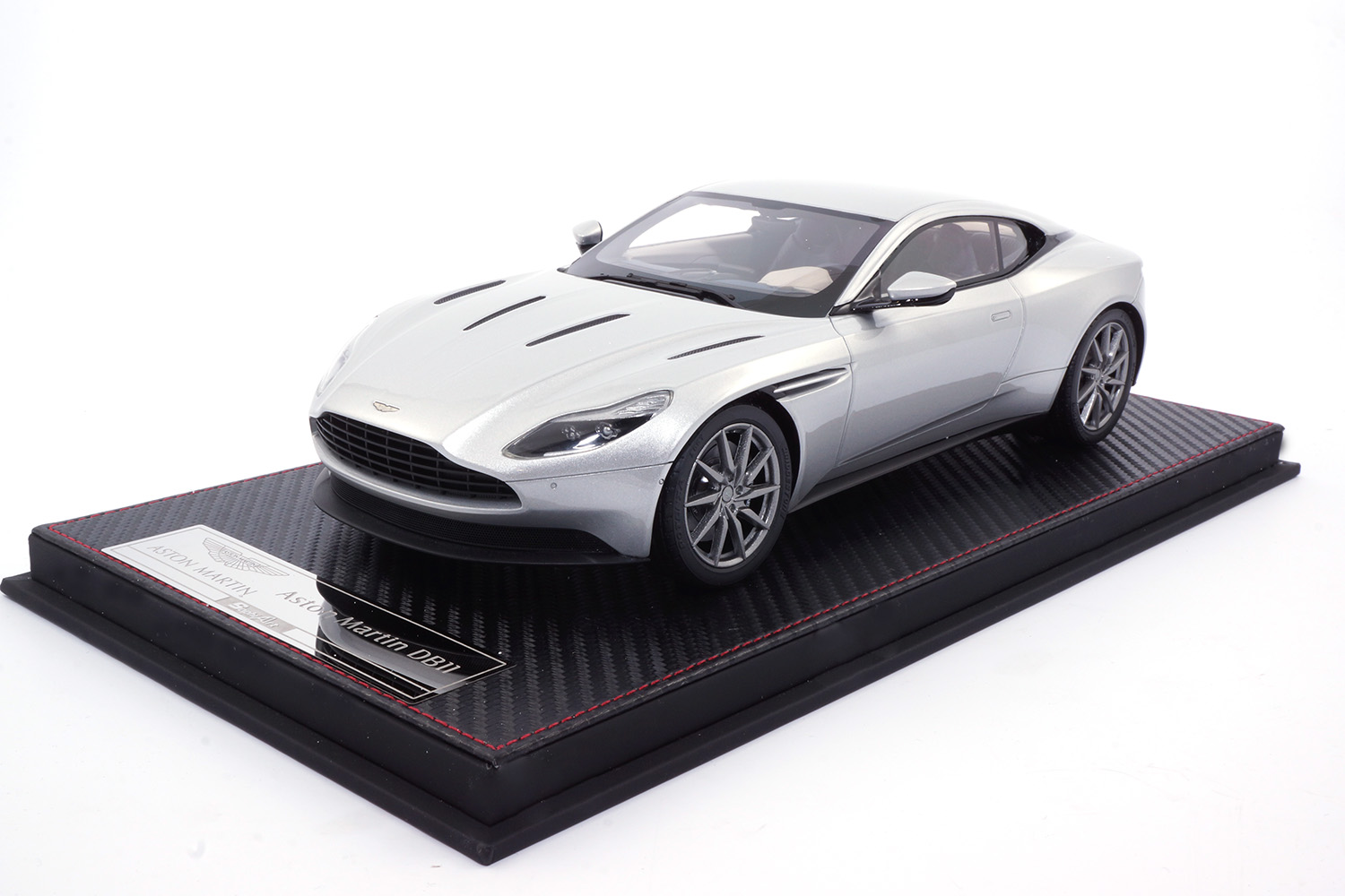 FrontiArt SA005-01 Aston Martin DB11 - Silber 1:18