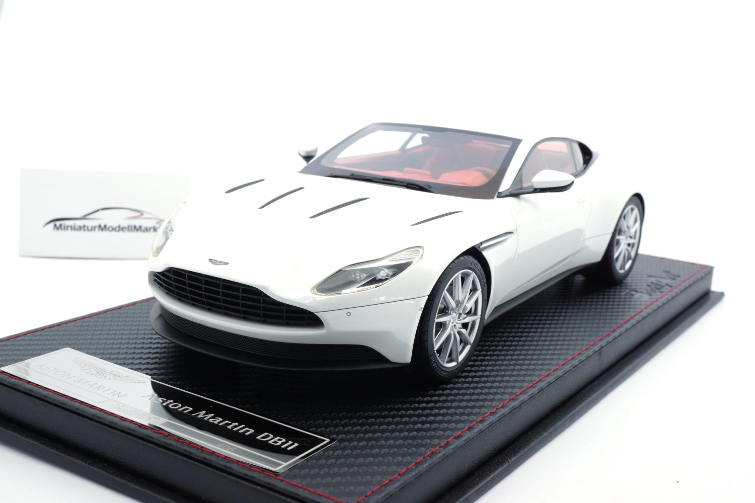 FrontiArt SA005-29 Aston Martin DB11 - Pearl White 1:18