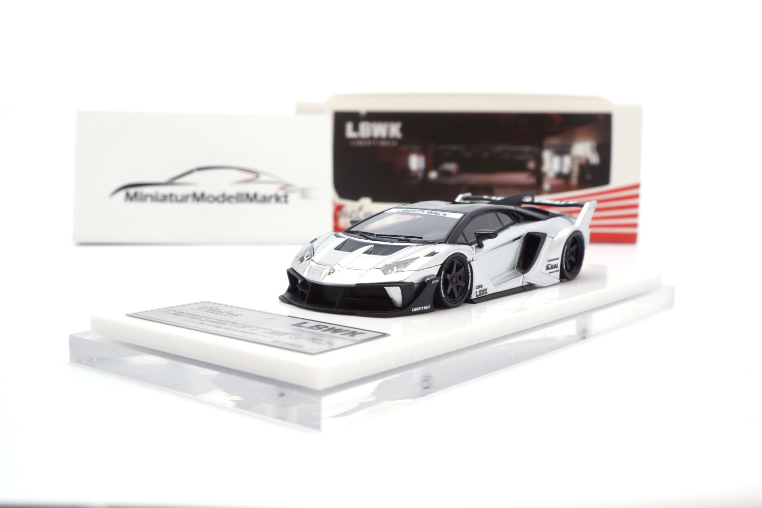 FuelMe FM64009PG-02 LBWK 700 GT EVO Matte Pearl Sliver 1:64