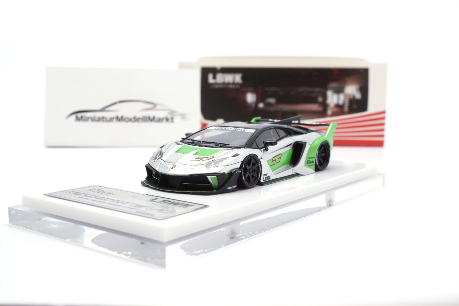 FuelMe FM64009PG-03 LBWK 700 GT EVO Pearl Sliver/Fluorescent green 1:64