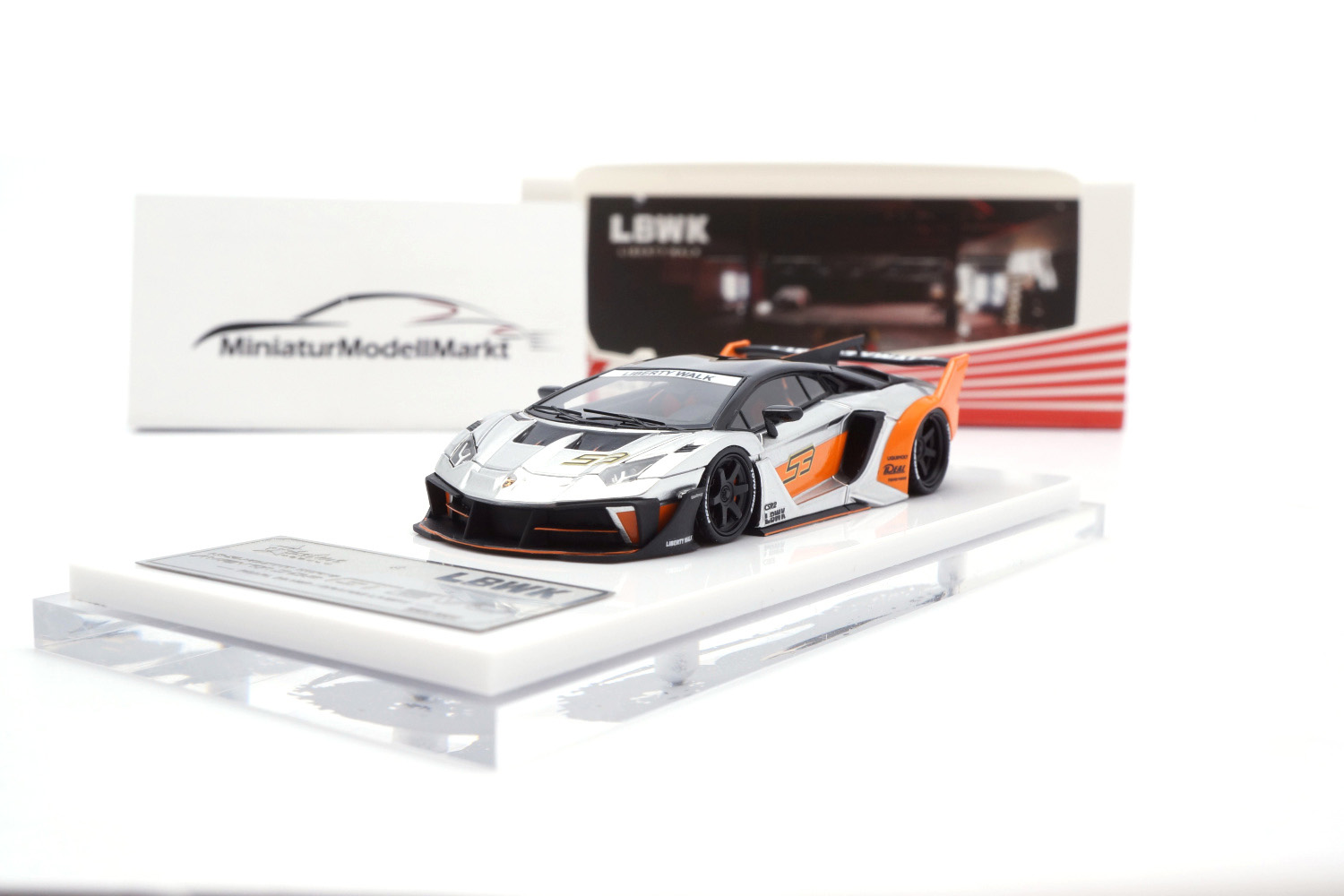 FuelMe FM64009PG-06 LBWK 700 GT EVO Pearl Sliver/Orange 1:64