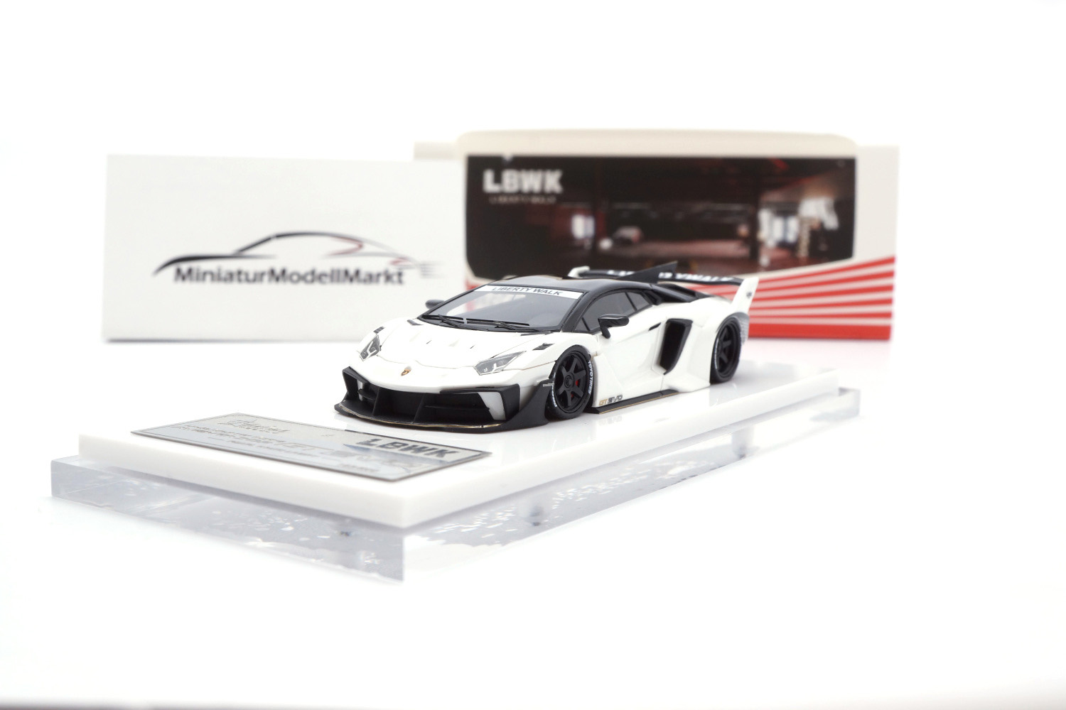 FuelMe FM64009PG-09 LBWK 700 GT EVO Pearl White 1:64