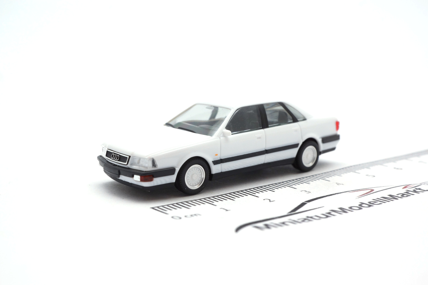 Herpa 023962-002 Audi V8 Limousine mit BBS-Felgen, weiß 1:87