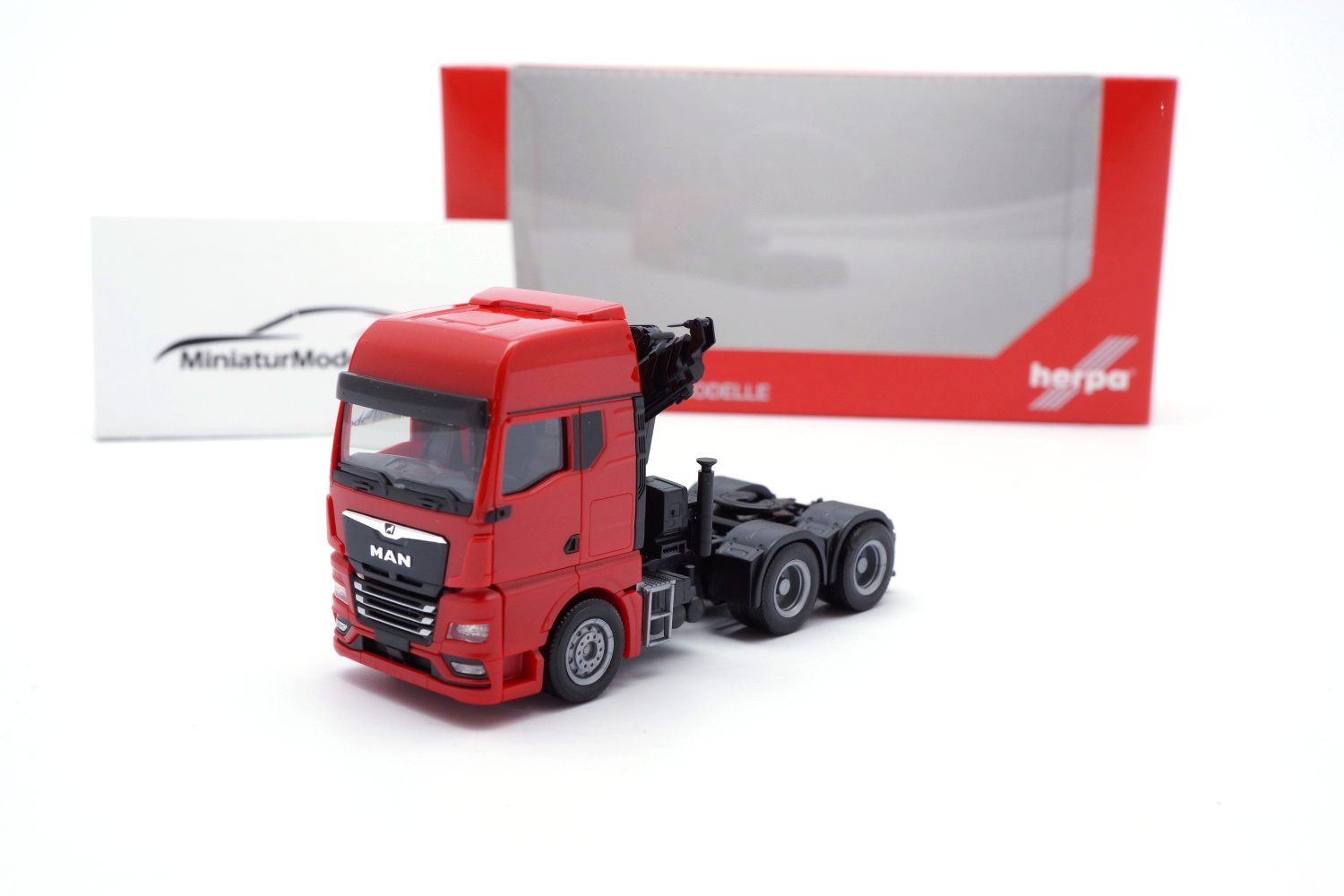 Herpa 313117 MAN TGX GX 6x4 mit Ladekran und ausfahrbaren Stützen rot 1:87
