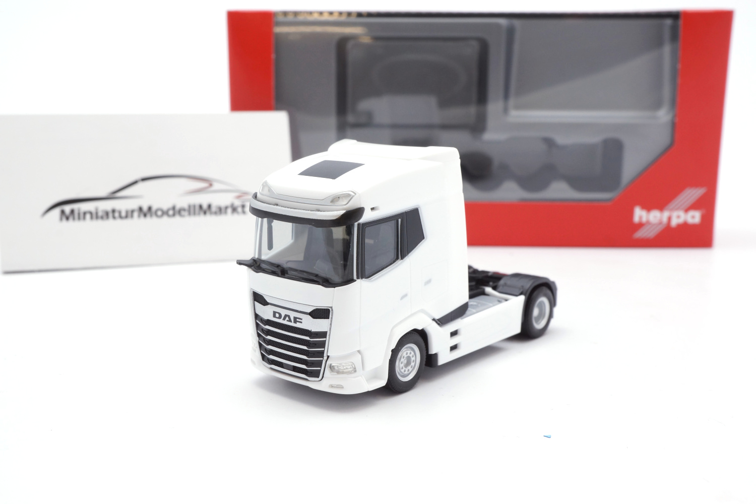 Herpa 315760 DAF XG Zugmaschine, weiß 1:87