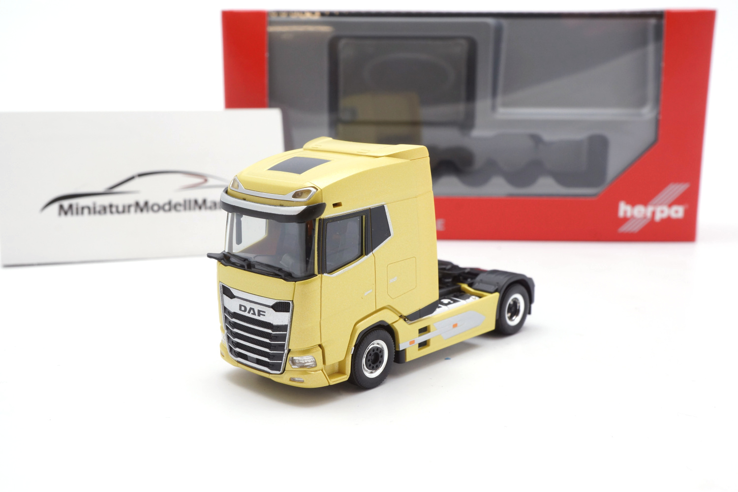 Herpa 316262 DAF XG Zugmaschine, tuscan yellow metallic 1:87