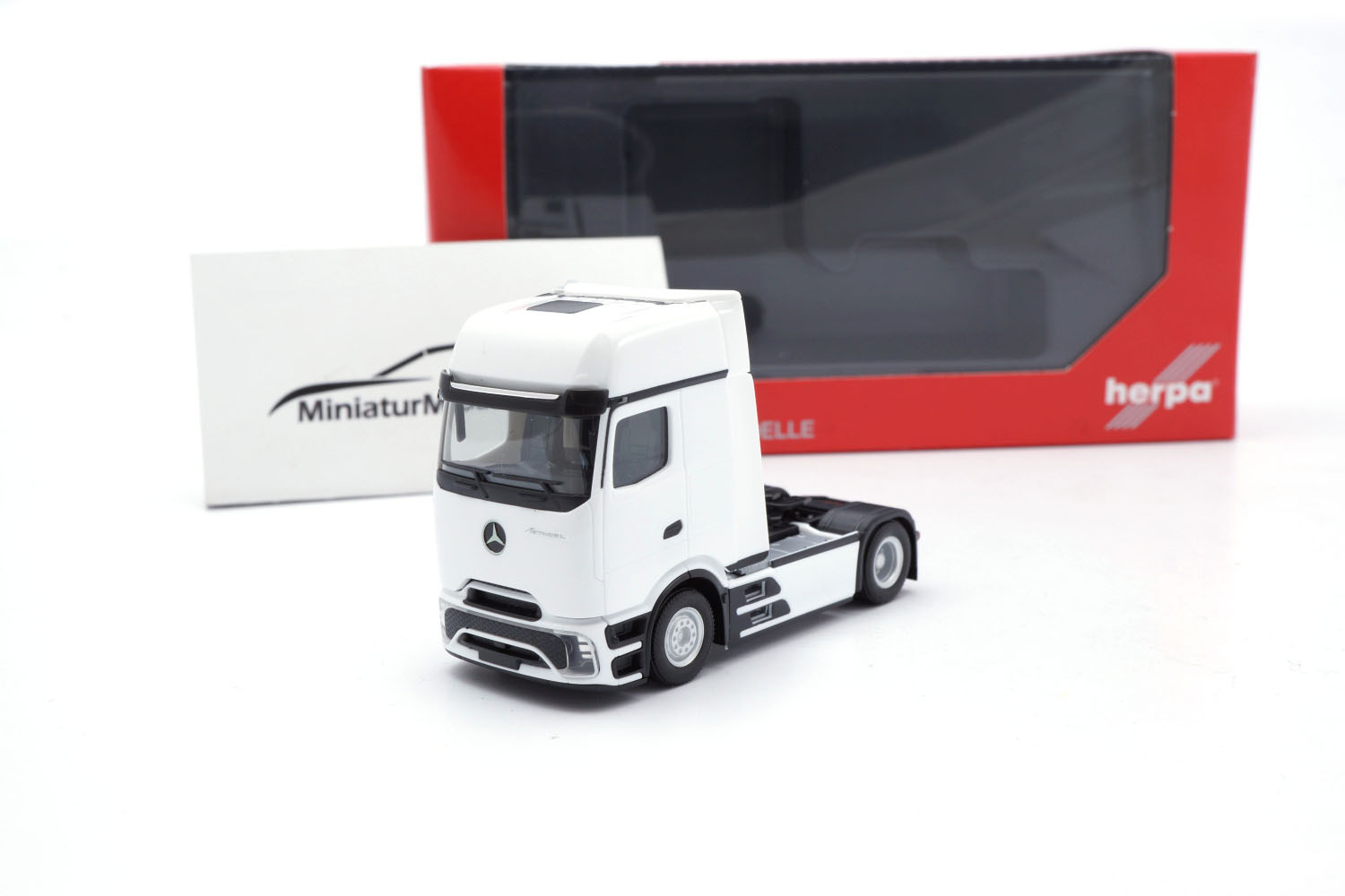 Herpa 318365 Mercedes-Benz Actros L ProCabin Gigaspace - Weiß 1:87