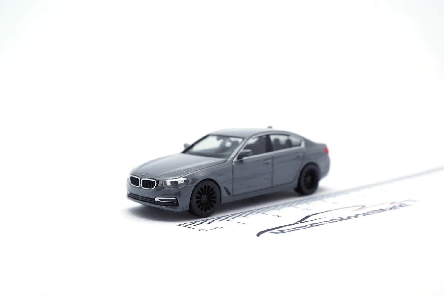 Herpa 420372-003 BMW 5er (G30) Limousine - nardograu 1:87