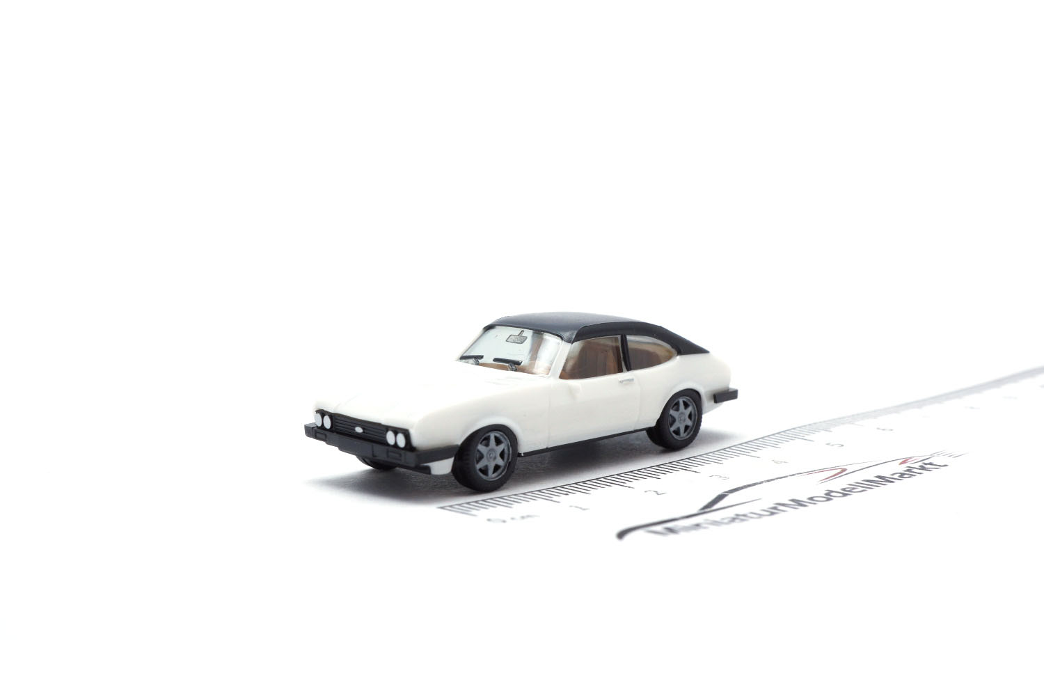 Herpa 420570-003 Ford Capri Vinyldach, diamantweiß 1:87