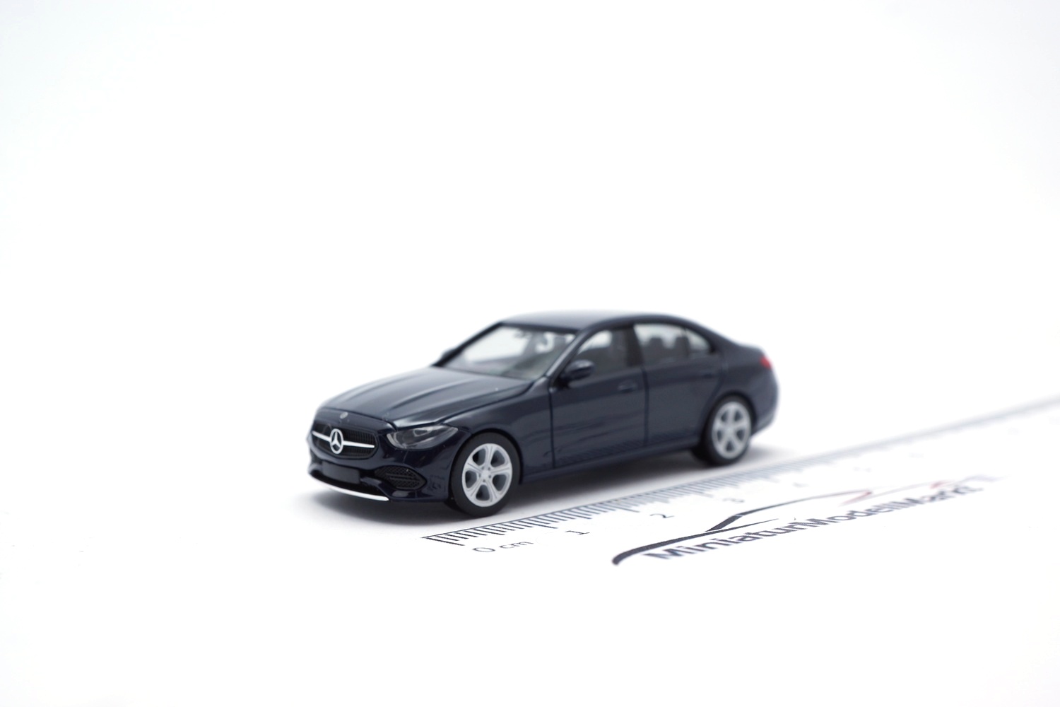 Herpa 421003-003 Mercedes-Benz C-Klasse (W206) Limousine - dunkelblau 1:87